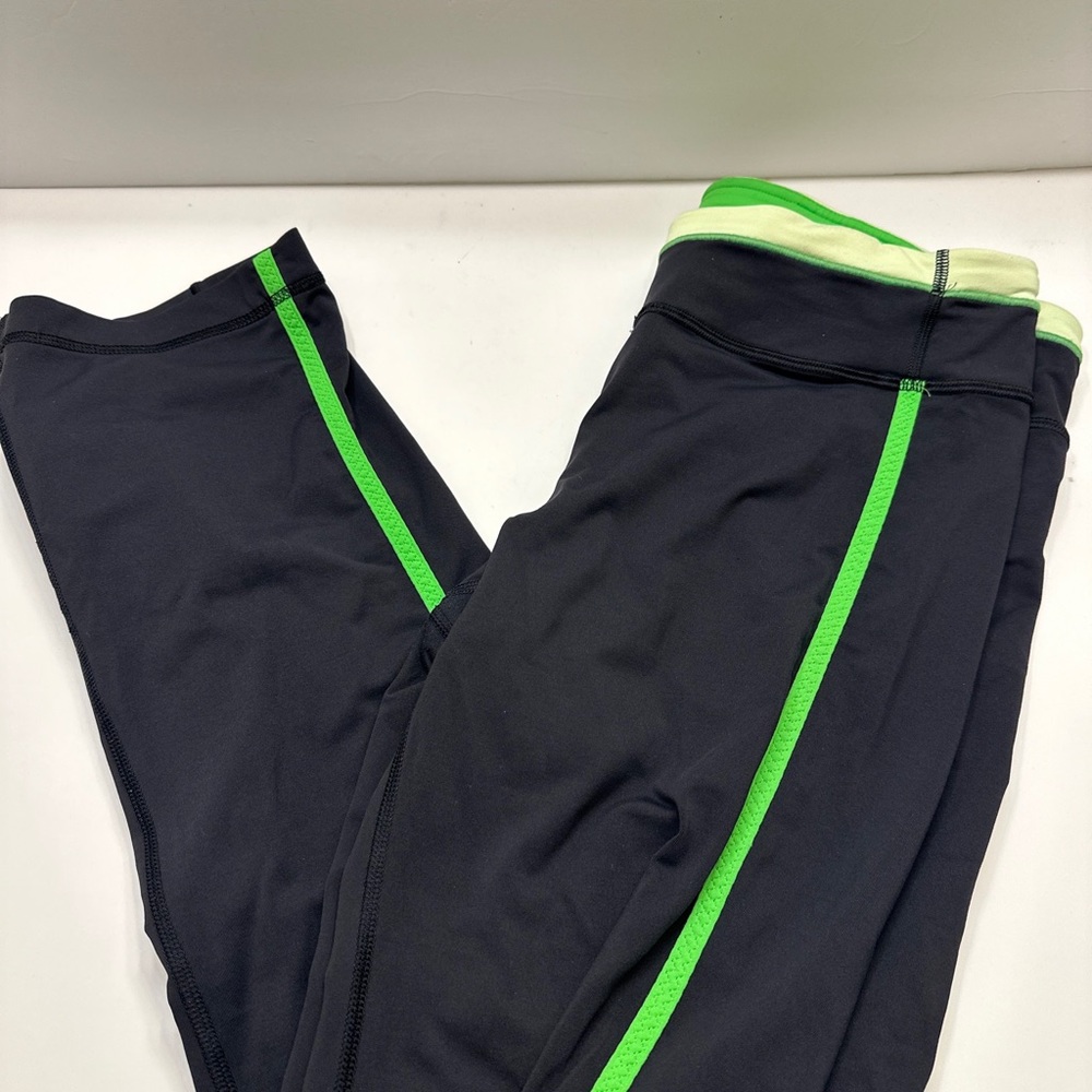Lululemon Black With Green Trim Cropped Leggings Size 10